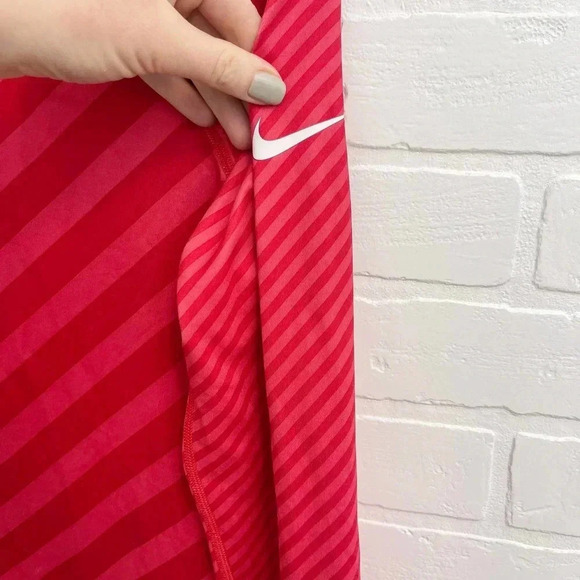 Nike Pro Dri Fit Hyperwarm Stripes Round Neck Long Sleeve T-Shirt Pink Medium - Picture 4 of 9